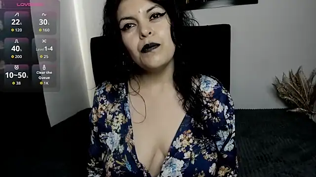 Snapshot of scarlett_w0lf chatting on June 16, 10:01 pm scarlett w0lf online show from June 16, 10:01 pm
