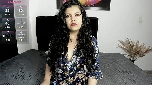 Snapshot of scarlett_w0lf chatting on June 25, 8:24 pm scarlett w0lf online show from June 25, 8:24 pm