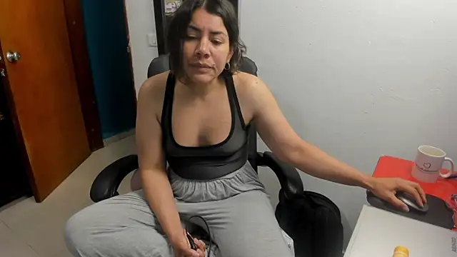 Snapshot of peanut_tangerine chatting on January 19, 12:03 am peanut tangerine online show from January 19, 12:03 am