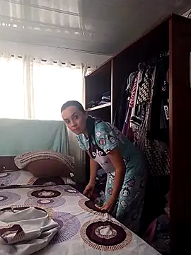 Samantha Sullivan  online show from October 31, 12:17 pm