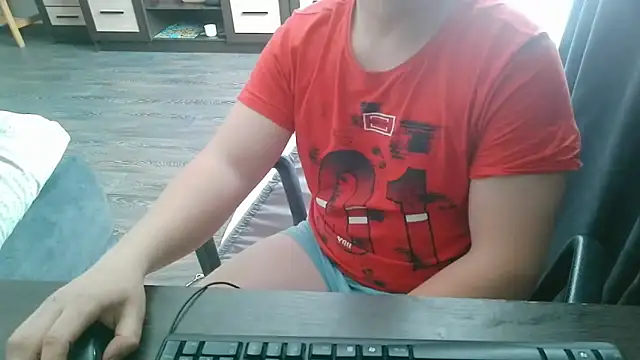 Snapshot of gamblingbum chatting on March 29, 10:26 am gamblingbum online show from March 29, 10:26 am