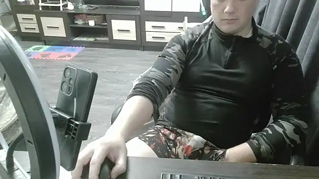 Snapshot of gamblingbum chatting on April 1, 2:14 pm gamblingbum online show from April 1, 2:14 pm