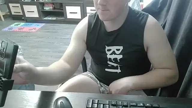 Snapshot of gamblingbum chatting on April 4, 11:08 am gamblingbum online show from April 4, 11:08 am