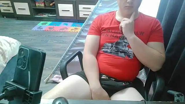 Snapshot of gamblingbum chatting on April 14, 12:33 pm gamblingbum online show from April 14, 12:33 pm