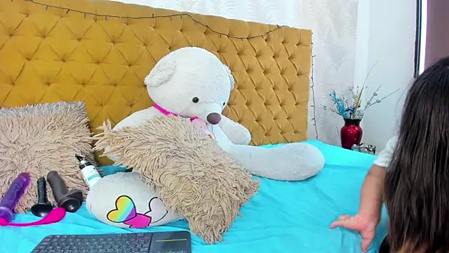 Michelle Brooks online show from January 13, 7:21 pm