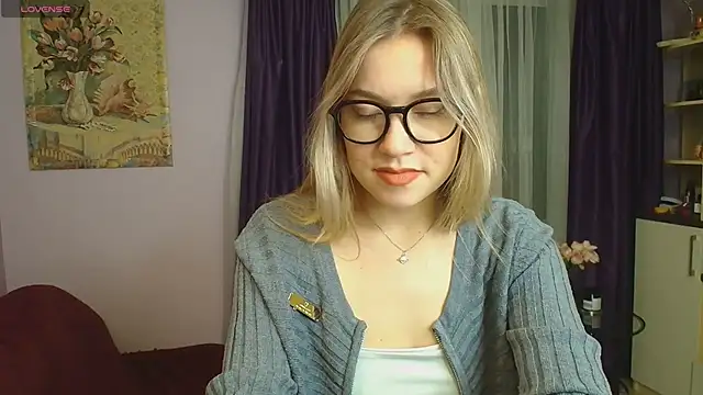 Snapshot of TaylorBre chatting on December 11, 3:15 pm TaylorBre online show from December 11, 3:15 pm