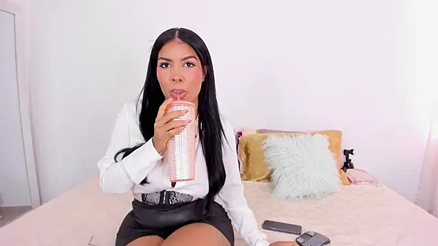 Snapshot of NickyBrown_ chatting on February 8, 1:44 pm NickyBrown  online show from February 8, 1:44 pm