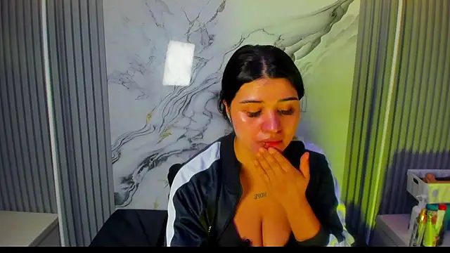 venusowen  online show from March 4, 2:01 pm