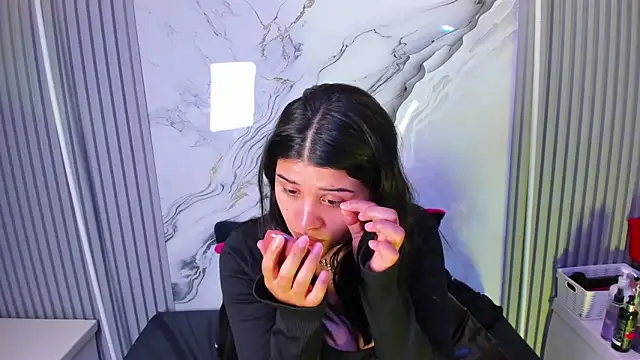 venusowen  online show from April 7, 1:22 pm