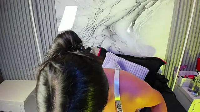 venusowen  online show from April 15, 1:51 pm