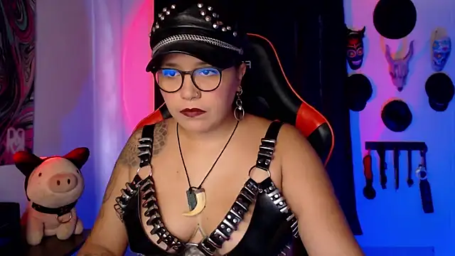 Snapshot of LilithSharon chatting on October 17, 8:33 pm LilithSharon online show from October 17, 8:33 pm