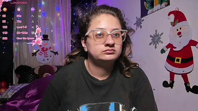 Snapshot of AnnieBigBoobs chatting on December 12, 10:20 pm AnnieBigBoobs online show from December 12, 10:20 pm