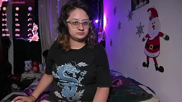 Snapshot of AnnieBigBoobs chatting on December 17, 4:23 am AnnieBigBoobs online show from December 17, 4:23 am