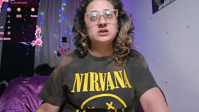 Snapshot of AnnieBigBoobs chatting on January 8, 9:12 pm AnnieBigBoobs online show from January 8, 9:12 pm