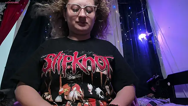 Snapshot of AnnieBigBoobs chatting on February 13, 10:22 pm AnnieBigBoobs online show from February 13, 10:22 pm