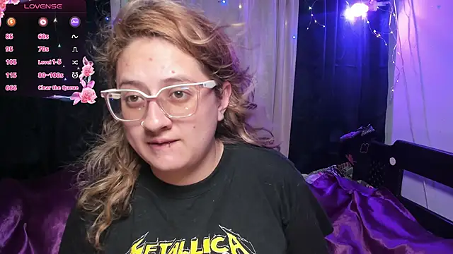 Snapshot of AnnieBigBoobs chatting on February 16, 9:05 pm AnnieBigBoobs online show from February 16, 9:05 pm