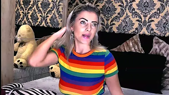 Snapshot of Aly_girl1 chatting on January 11, 9:26 am Aly girl1 online show from January 11, 9:26 am