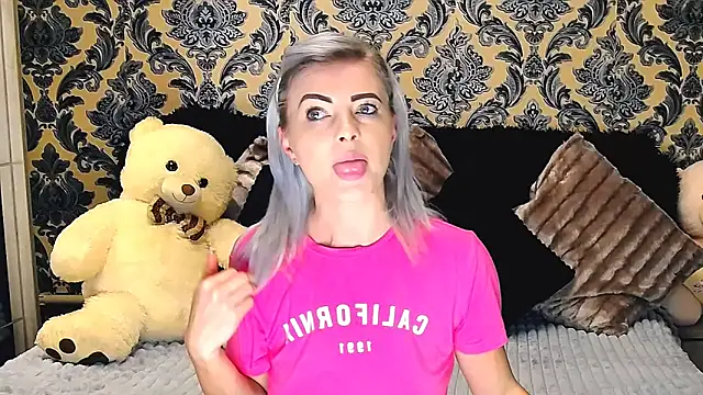 Snapshot of Aly_girl1 chatting on February 9, 10:53 am Aly girl1 online show from February 9, 10:53 am