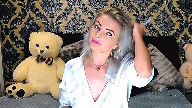 Snapshot of Aly_girl1 chatting on February 14, 10:17 am Aly girl1 online show from February 14, 10:17 am