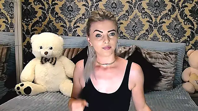 Snapshot of Aly_girl1 chatting on February 28, 10:09 am Aly girl1 online show from February 28, 10:09 am