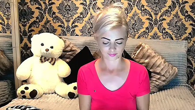 Snapshot of Aly_girl1 chatting on March 13, 9:54 am Aly girl1 online show from March 13, 9:54 am