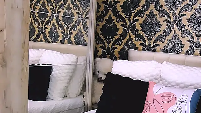 Snapshot of Aly_girl1 chatting on September 12, 7:30 am Aly girl1 online show from September 12, 7:30 am