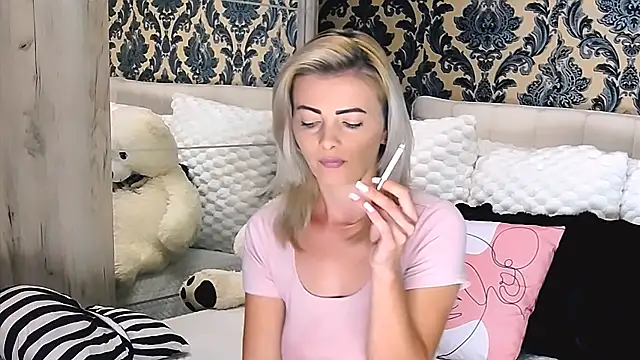 Snapshot of Aly_girl1 chatting on October 2, 9:38 am Aly girl1 online show from October 2, 9:38 am