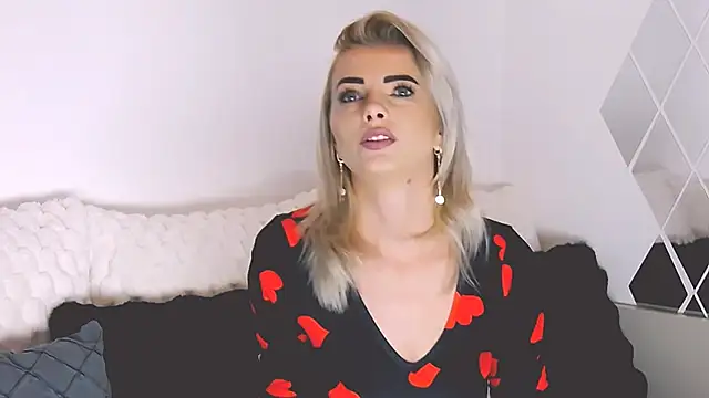 Snapshot of Aly_girl1 chatting on November 2, 11:23 am Aly girl1 online show from November 2, 11:23 am