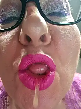 Snapshot of Genoveva73sexy chatting on December 2, 2:41 pm Genoveva73sexy online show from December 2, 2:41 pm