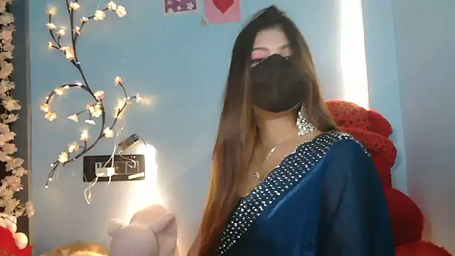 Reena Singh53 online show from January 9, 12:30 pm