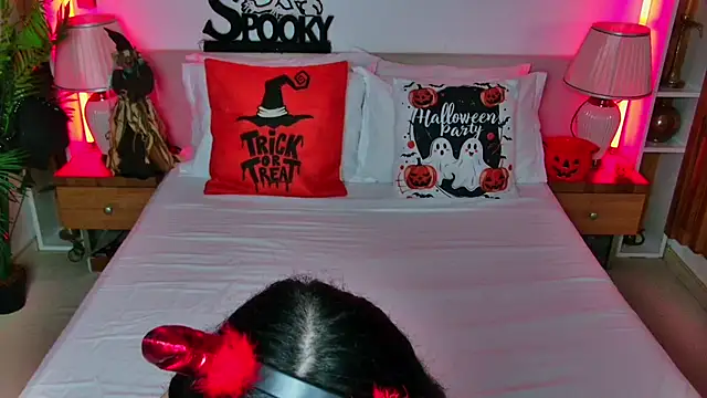 MadilynFox online show from October 31, 7:48 pm