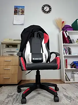 Snapshot of FoxRineHelen chatting on February 13, 2:31 pm FoxRineHelen online show from February 13, 2:31 pm