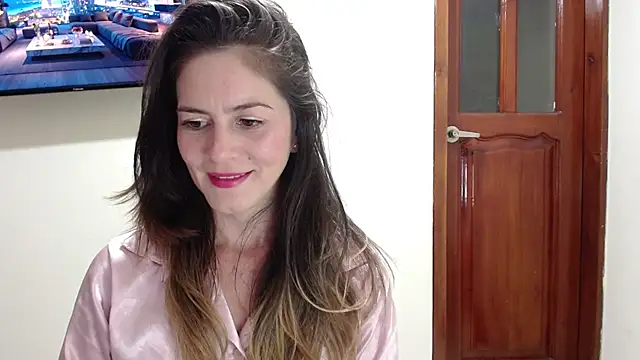 Snapshot of Hanny_24 chatting on February 21, 11:06 pm Hanny 24 online show from February 21, 11:06 pm