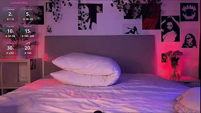 Lisa Moones online show from February 26, 4:50 pm