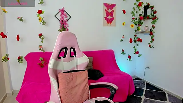 Emic  online show from February 6, 2:48 pm