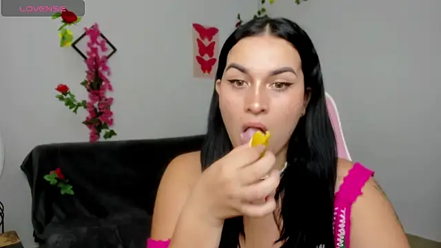 Emic  online show from February 7, 6:24 pm