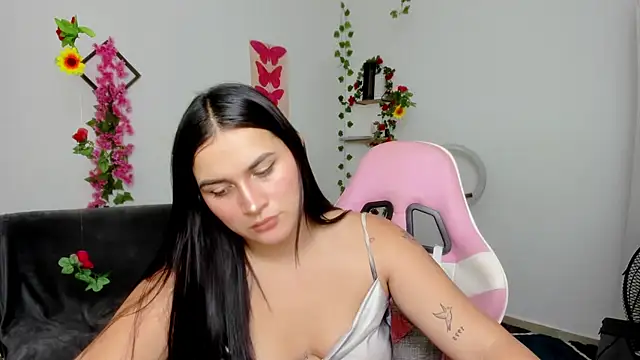 Emic  online show from February 10, 8:21 pm