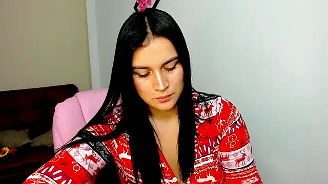 Emic  online show from March 3, 6:12 pm