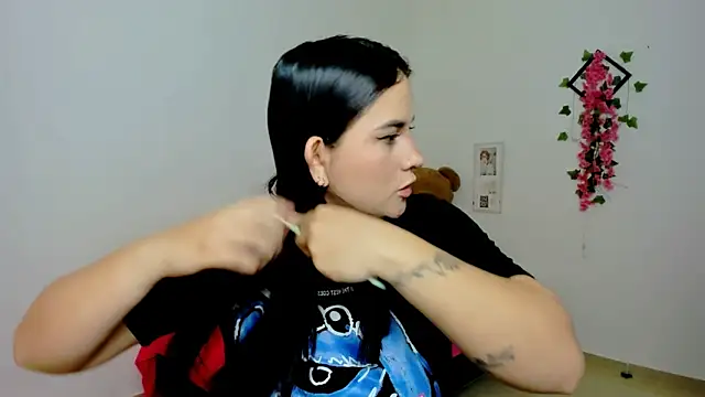 Emic  online show from March 11, 4:18 pm