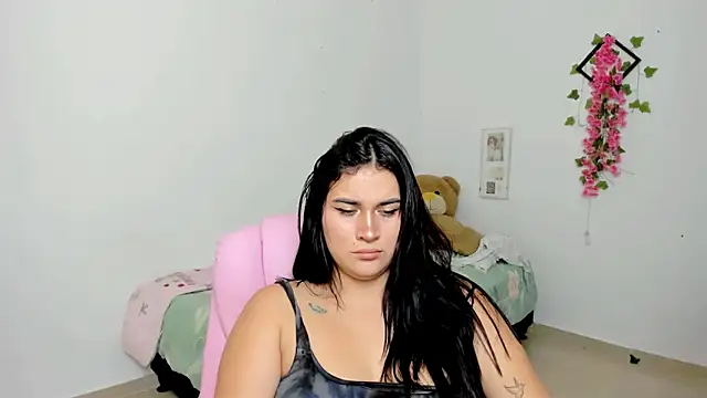 Emic  online show from March 14, 2:19 pm