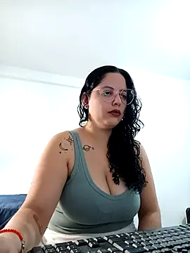 Snapshot of babyluna939 chatting on May 2, 4:34 pm babyluna939 online show from May 2, 4:34 pm
