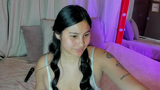 Snapshot of Little_Ivy chatting on February 4, 5:19 pm Little Ivy online show from February 4, 5:19 pm