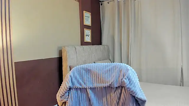 Snapshot of Little_Ivy chatting on April 6, 7:15 pm Little Ivy online show from April 6, 7:15 pm