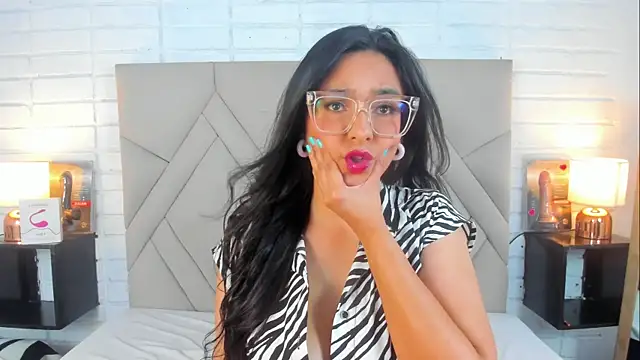 Isis Osman online show from February 9, 1:35 pm