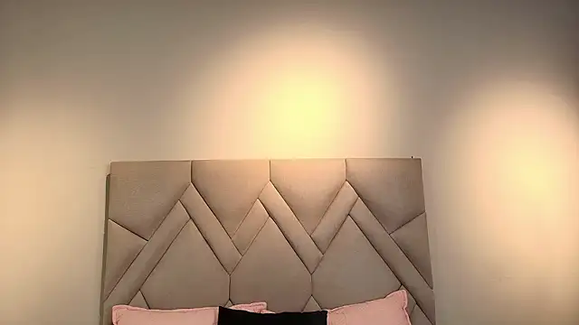 Isis Osman online show from March 24, 7:41 pm