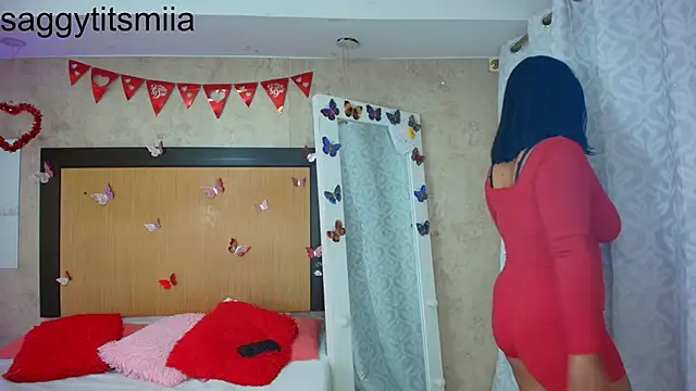 mialopez52 online show from March 19, 6:45 pm