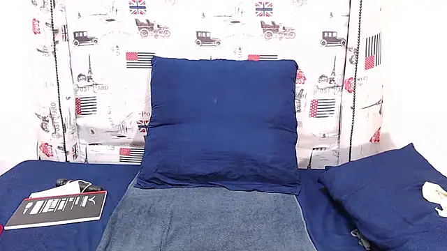 Honeybumsx32 online show from September 14, 6:01 am