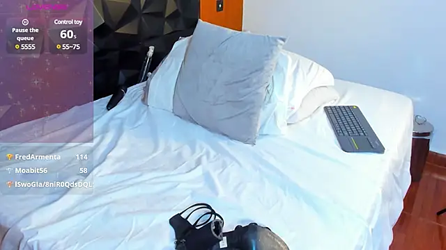 Wendy Marchall online show from February 24, 10:36 pm