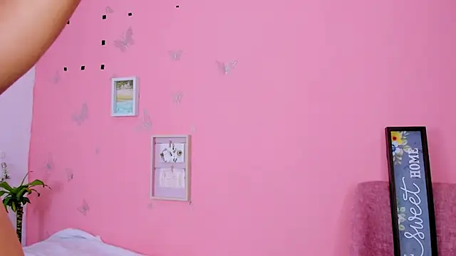 Snapshot of Amandalorense_ chatting on February 5, 6:56 am Amandalorense online show from February 5, 6:56 am