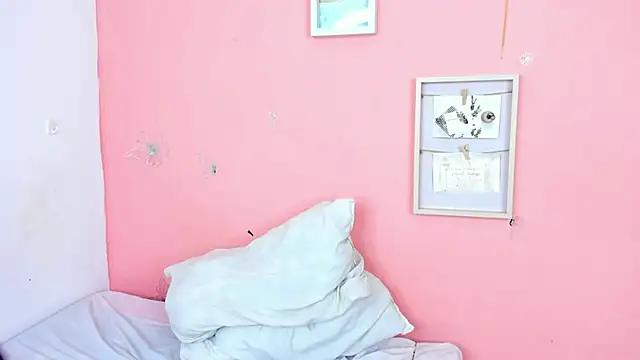 Snapshot of Amandalorense_ chatting on November 15, 4:32 am Amandalorense online show from November 15, 4:32 am
